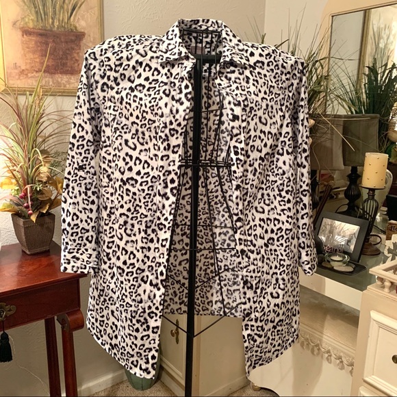 Chico’s Top - Picture 1 of 8